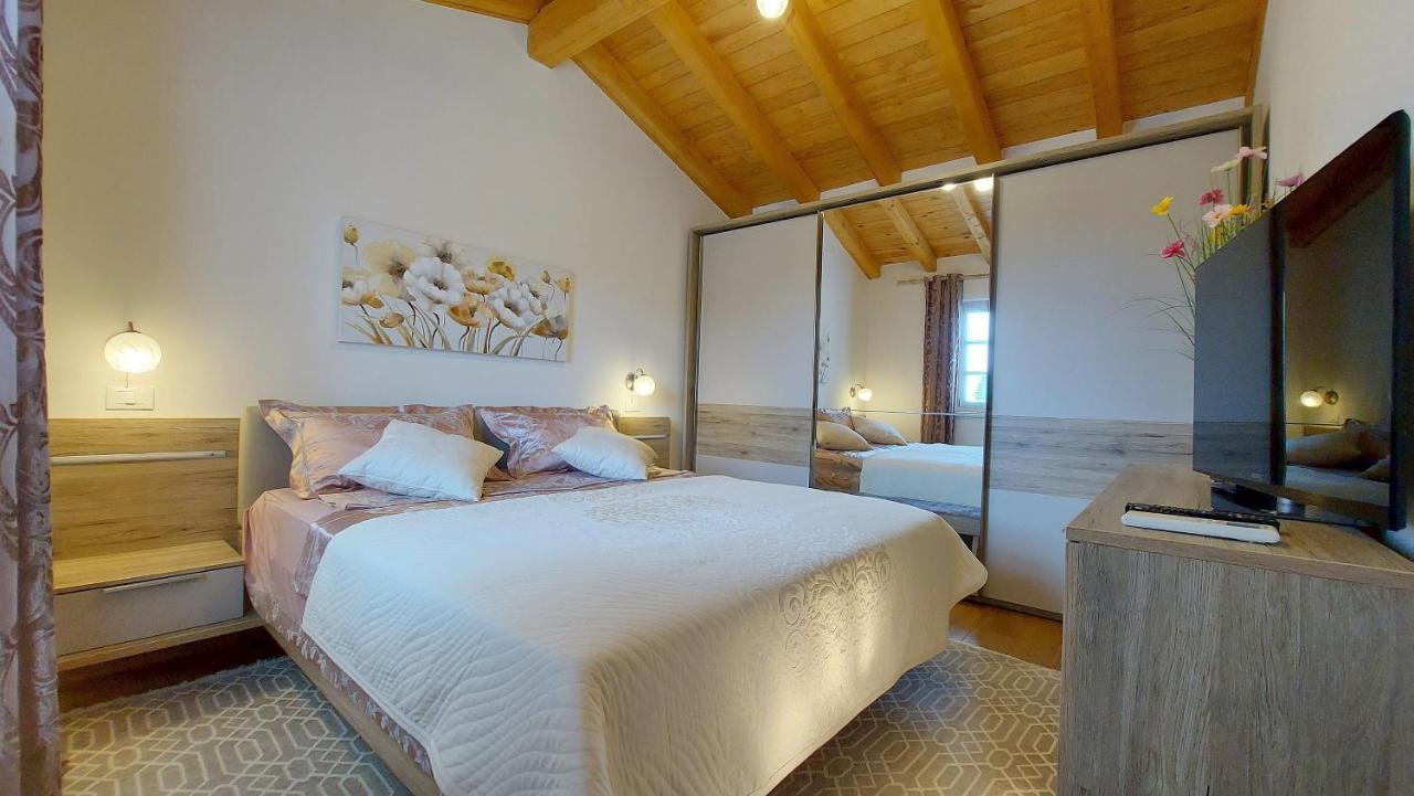 Luxury Le Rose Villa *