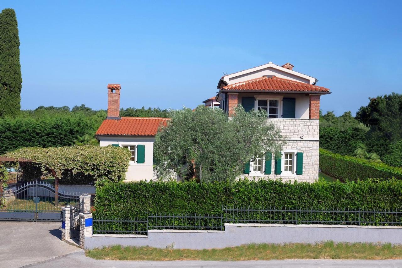 Luxury Le Rose Villa *